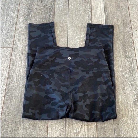 Danskin Size Small Blue Camouflage High-Waisted Leggings. - Picture 3 of 6